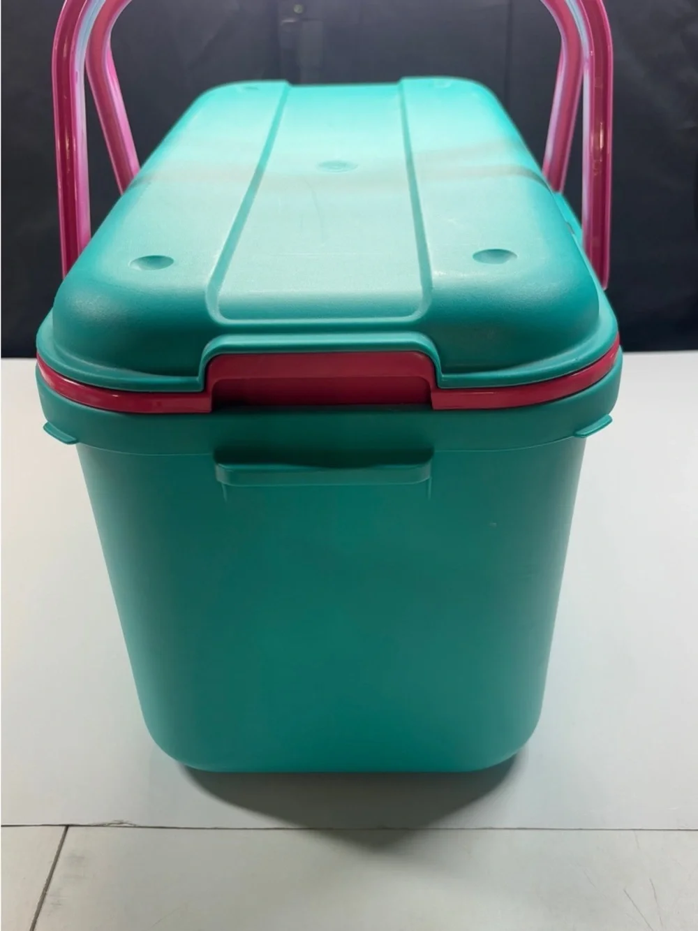 N/A bright teal